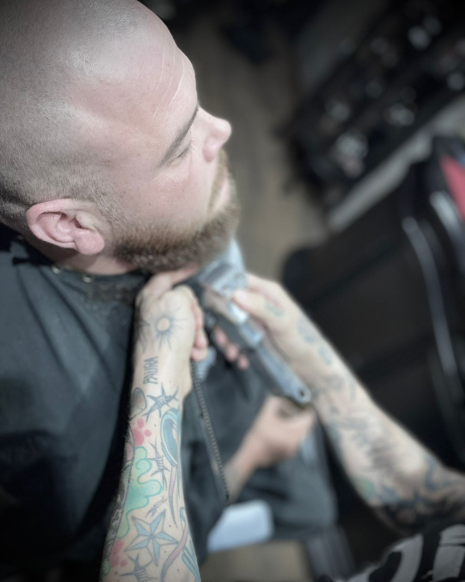 Rifinitura barba con clipper
